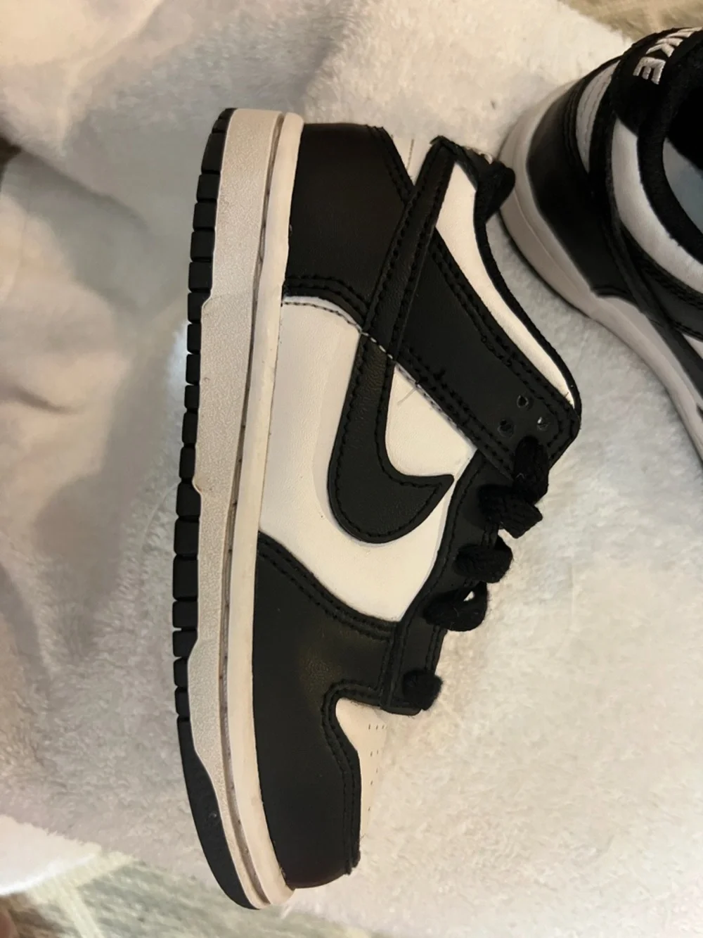 Nike Kids Black and White Low-Top Sneakers - Picture 7 of 8